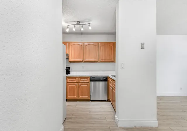4th image of 2646 Riverside Dr, Coral Springs, FL 33065