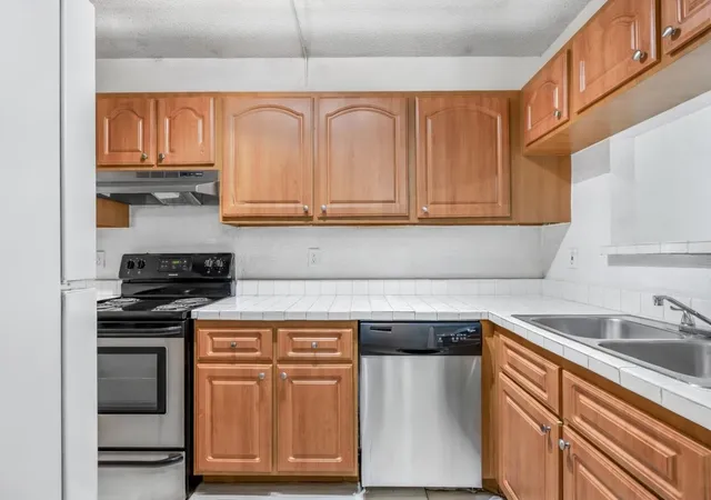 5th image of 2646 Riverside Dr, Coral Springs, FL 33065