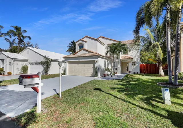 2nd image of 104 Wedgewood Lks S, Green Acres, FL 33463 | MLS# A11989819