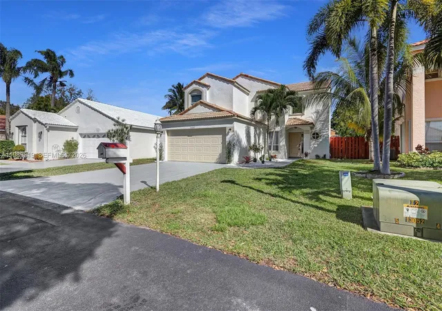 3rd image of 104 Wedgewood Lks S, Green Acres, FL 33463 | MLS# A11989819