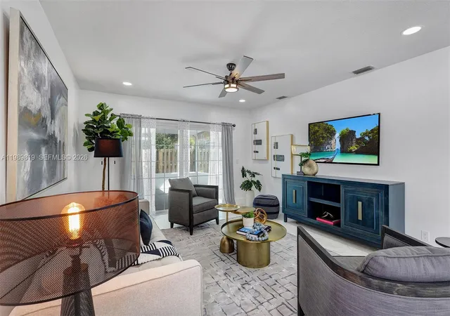 5th image of 104 Wedgewood Lks S, Green Acres, FL 33463 | MLS# A11989819