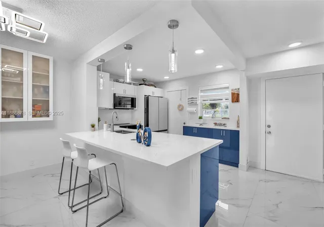 4th image of 205 Se 11Th Ter, Dania Beach, FL 33004
