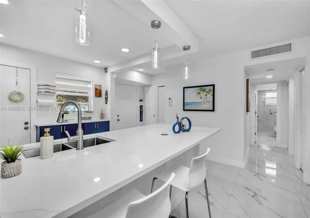 5th image of 205 Se 11Th Ter, Dania Beach, FL 33004