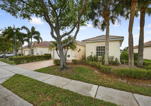 5th image of 8600 Pine Cay, West Palm Beach, FL 33411 | MLS# B26007698
