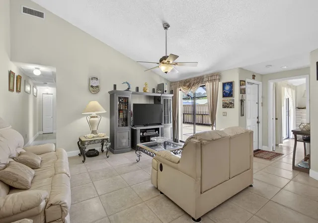 Homes for sale in Palm Beach Gardens, FL | 5662 Golden Eagle Cir, Palm Beach Gardens, FL 33418 | MLS# B26007748