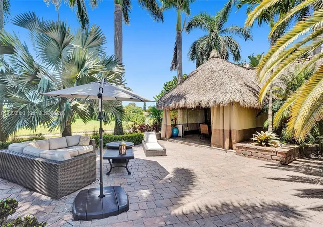 3rd image of 224 N Cortez Dr, Pompano Beach, FL 33068 | MLS# A11990950