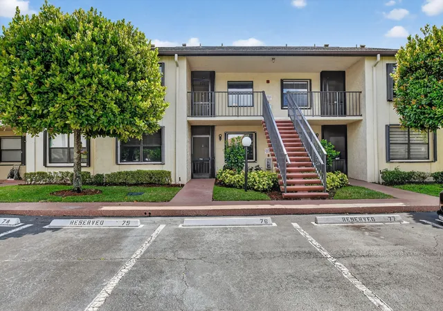 4th image of 7855 Willow Spring Dr #725, Lake Worth, FL 33467 | MLS# B26008182