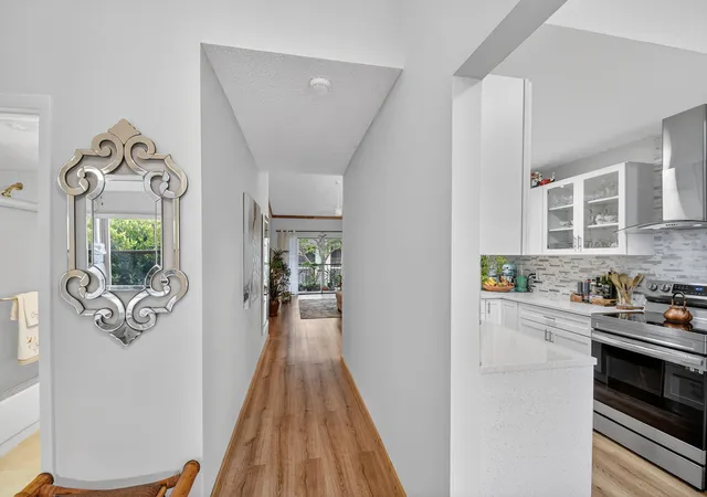 5th image of 7855 Willow Spring Dr #725, Lake Worth, FL 33467 | MLS# B26008182