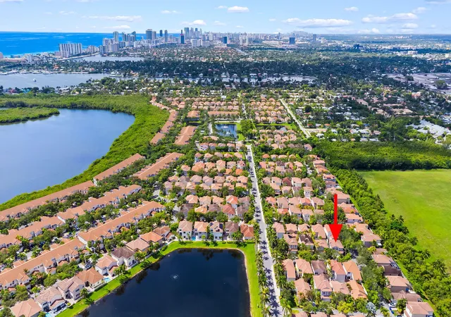 3rd image of 1140 Linden St, Hollywood, FL 33019 | MLS# B26008203