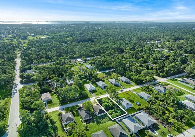 Homes for sale in Vero Beach, FL | 1145 10th Ct Sw, Vero Beach, FL 32962 | MLS# B26008301