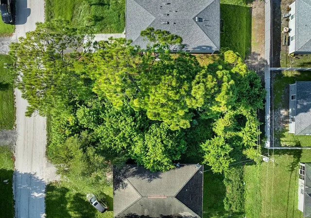Homes for sale in Vero Beach, FL | 1145 10Th Ct Sw, Vero Beach, FL 32962 | MLS# B26008301