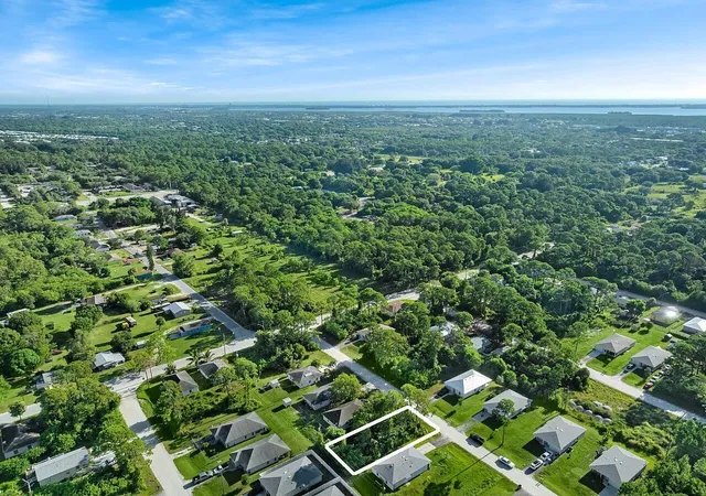 Homes for sale in Vero Beach, FL | 1145 10Th Ct Sw, Vero Beach, FL 32962 | MLS# B26008301