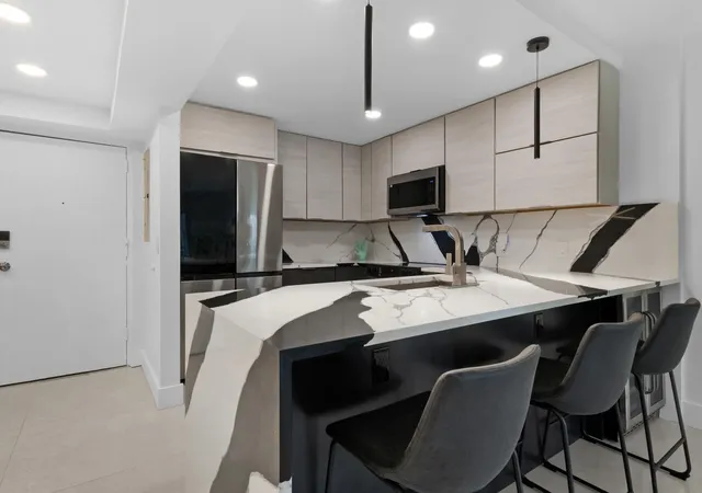 Homes for sale in Fort Lauderdale, FL | 3004 Ne 5th Ter Ne #Apt 210c, Fort Lauderdale, FL 33334 | MLS# B26008532