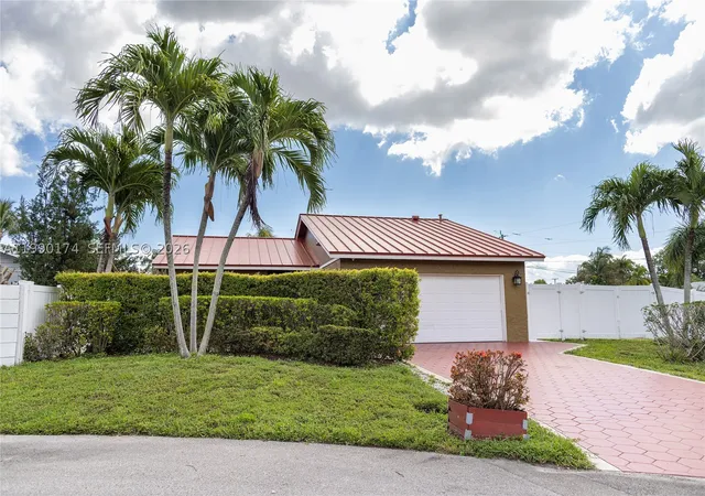 2nd image of 4548 Sw 28th Way, Dania Beach, FL 33312 | MLS# A11990174