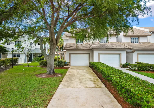 3rd image of 12598 Westhampton Cir, Wellington, FL 33414 | MLS# B26008670