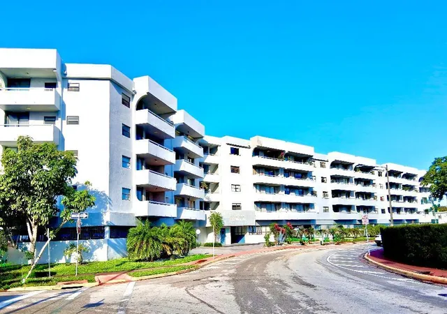 2nd image of 7300 Wayne Ave #213, Miami Beach, FL 33141 | MLS# B26008671