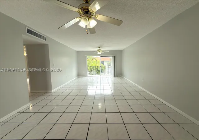 Listing Photo 5 - Condo for sale in building located at 805 W Oakland Park Blvd, Wilton Manors, FL 33311 - Unit #D19