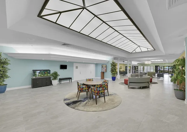 4th image of 10434 Sunrise Lakes Blvd, Sunrise, FL 33322