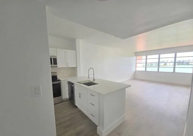 2nd image of 18555 Ne 14th Ave #709, Miami, FL 33179 | MLS# B26008714