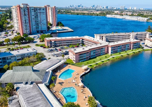 2nd image of 18555 Ne 14Th Ave, Miami, FL 33179
