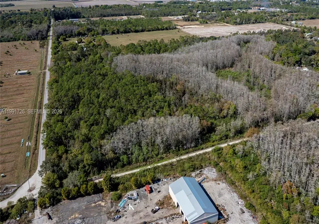 27th image of 900 G Rd, La Belle, FL 33935 | MLS# A11991726