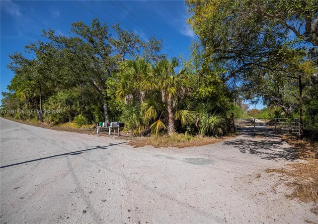 3rd image of 900 G Rd, La Belle, FL 33935 | MLS# A11991726