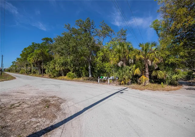 4th image of 900 G Rd, La Belle, FL 33935 | MLS# A11991726