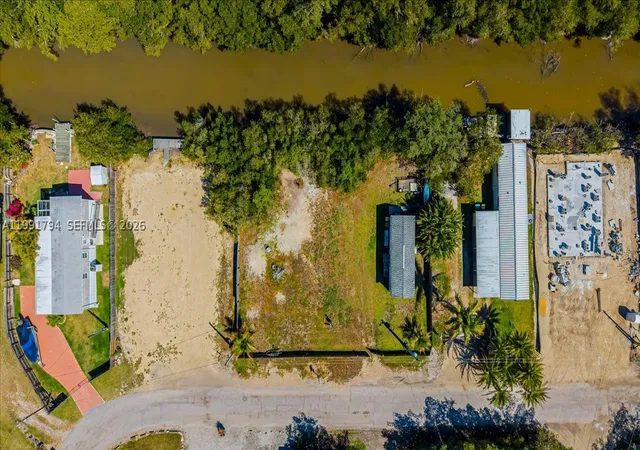 Photo 3 of Manufactured home for sale at 25 & 26 Plantation Dr, Miami Beach, FL 33140 | MLS# A11991794 | Listing updated on 2026-03-30