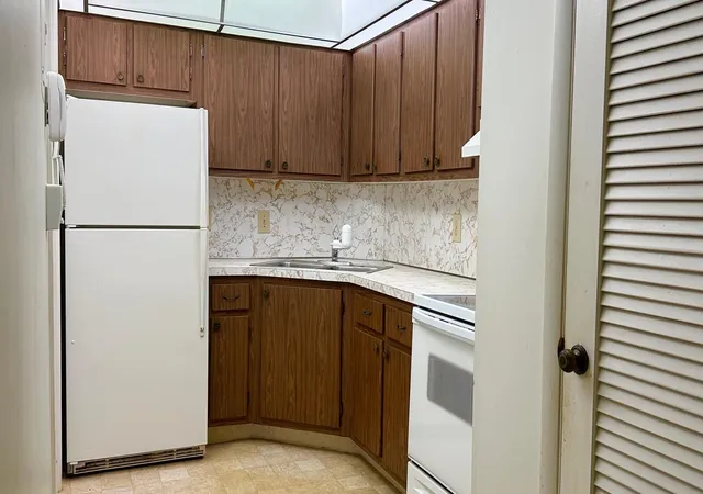 5th image of 639 W Oakland Park Blvd, Wilton Manors, FL 33311