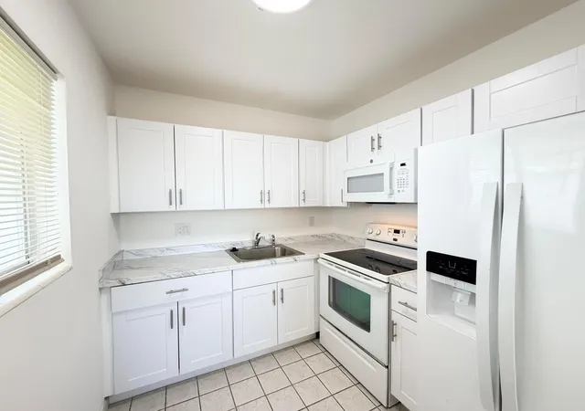 3rd image of 3402 Cynthia Ln #205, Lake Worth, FL 33461 | MLS# B26008993