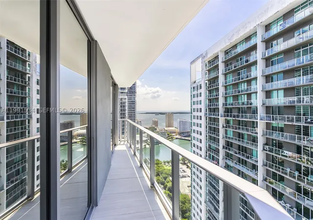 Listing Photo 3 - Condo for sale in building located at 77 Se 5Th St, Miami, FL 33131 - Unit #2403