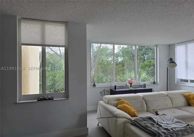 2nd image of 17890 W Dixie Hwy #307, North Miami Beach, FL 33160 | MLS# A11991514