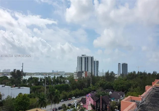2nd image of 17890 W Dixie Hwy, North Miami Beach, FL 33160