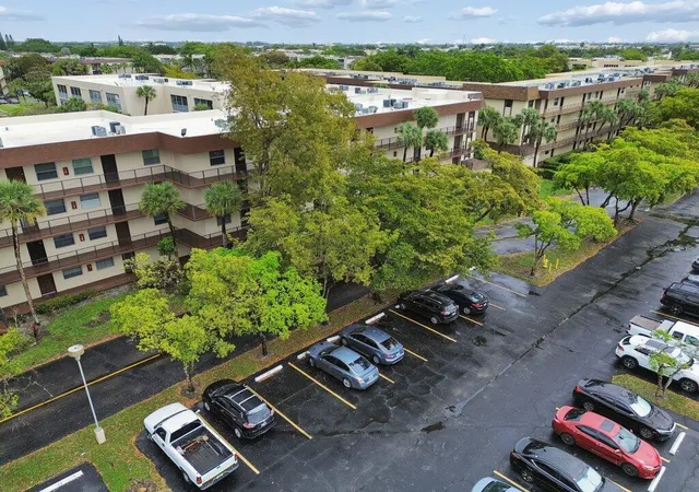 Homes for sale in Lauderdale Lakes, FL | 3141 Nw 47th Ter #124, Lauderdale Lakes, FL 33319 | MLS# B26009298