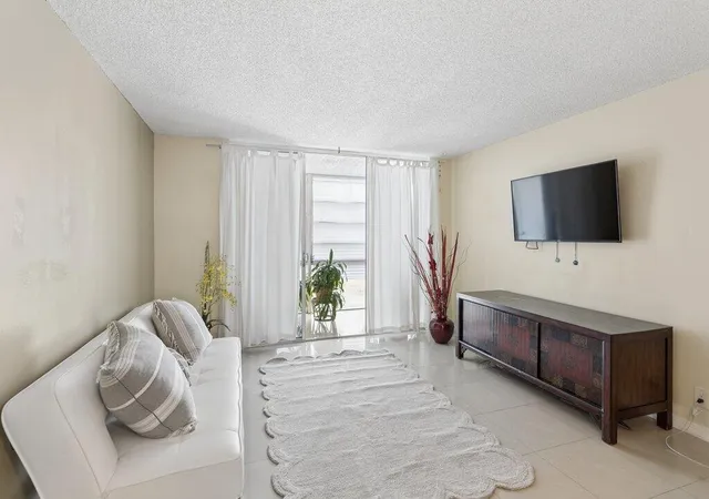 Homes for sale in Lauderdale Lakes, FL | 3141 Nw 47th Ter #124, Lauderdale Lakes, FL 33319 | MLS# B26009298