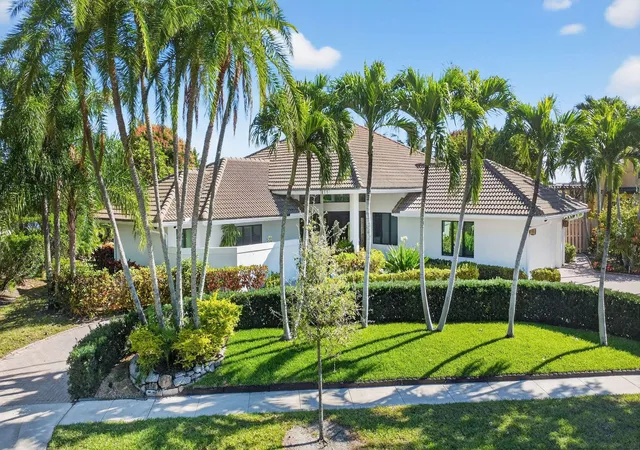 Homes for sale in West Palm Beach, FL | 2410 Embassy Dr, West Palm Beach, FL 33401 | MLS# B26009358