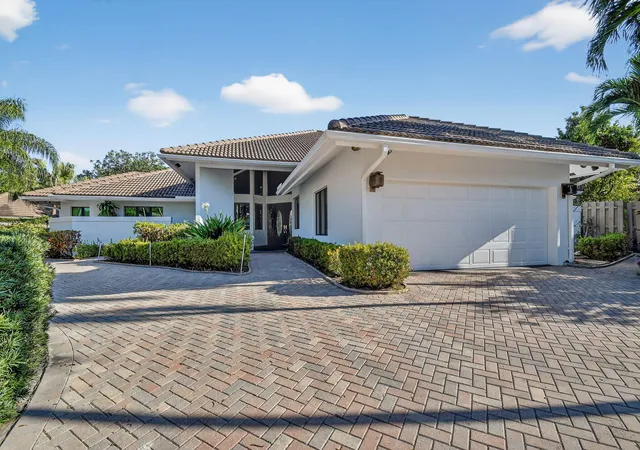 Homes for sale in West Palm Beach, FL | 2410 Embassy Dr, West Palm Beach, FL 33401 | MLS# B26009358
