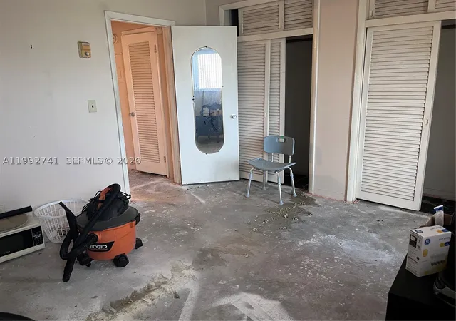 Listing Photo 5 - Condo for sale in building located at 1012 Sw 11Th St, Hallandale, FL 33009 - Unit #9N