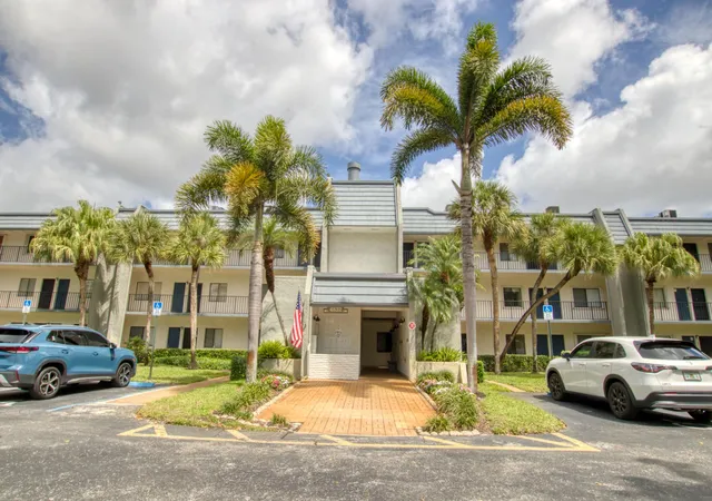 Homes for sale in Lake Worth, FL | 4832 Esedra Ct #204, Lake Worth, FL 33467 | MLS# B26009557