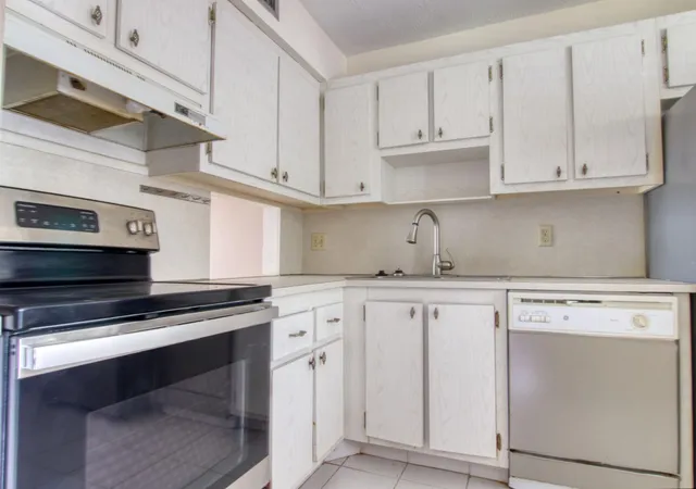 Homes for sale in Lake Worth, FL | 4832 Esedra Ct #204, Lake Worth, FL 33467 | MLS# B26009557