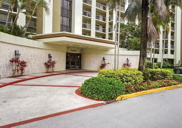 3rd image of 7050 Nw 44Th St #705, Lauderhill, FL 33319 | MLS# B26009727
