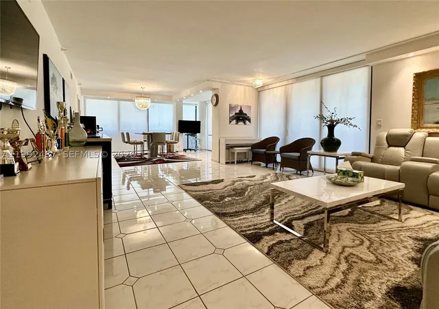 3rd image of 19667 Turnberry Way #22E, Miami, FL 33180 | MLS# A11992487