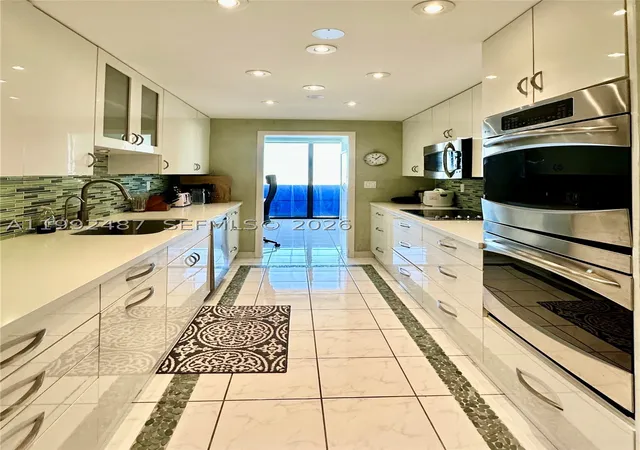 5th image of 19667 Turnberry Way #22E, Miami, FL 33180 | MLS# A11992487
