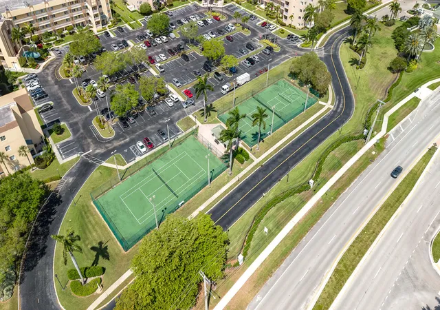 2nd image of 7623 Southampton Ter, Tamarac, FL 33321