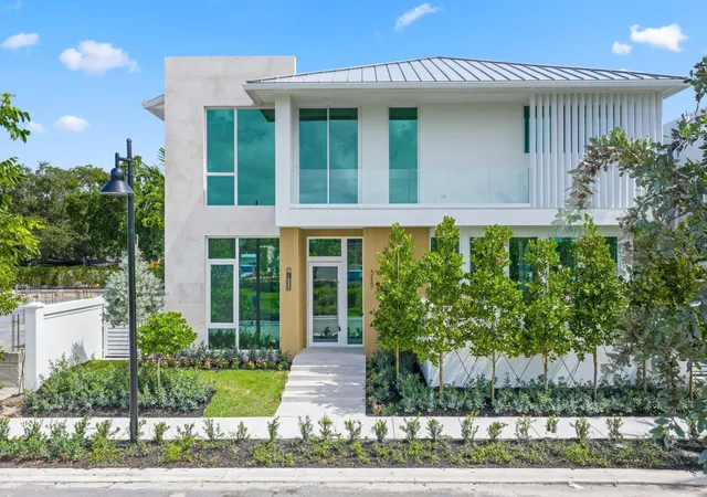1st image of 330 Grove Pl, Delray Beach, FL 33444 | MLS# B26009993