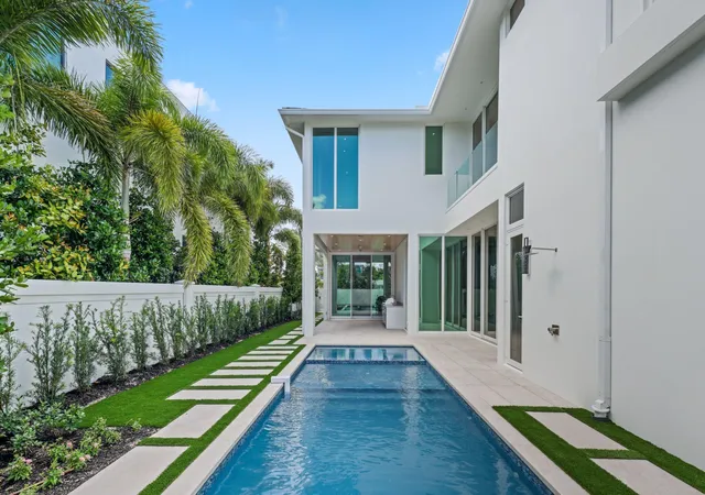 2nd image of 330 Grove Pl, Delray Beach, FL 33444 | MLS# B26009993