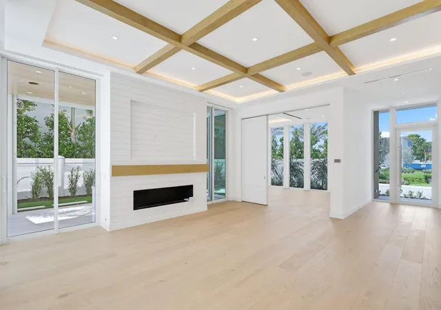 3rd image of 330 Grove Pl, Delray Beach, FL 33444 | MLS# B26009993