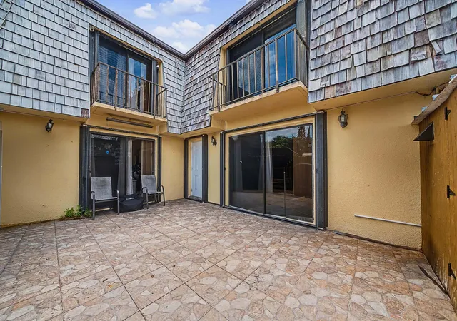 2nd image of 149 Lake Arbor Dr, Palm Springs, FL 33461 | MLS# B26010068