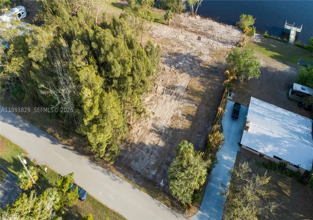 3rd image of 1035 W Anchor Lane, Moore Haven, FL 33471 | MLS# A11993829
