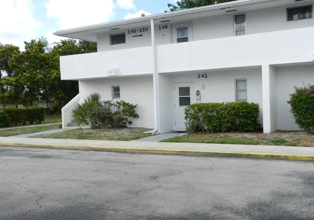 Homes for sale in Royal Palm Beach, FL | 141 West Ct, Royal Palm Beach, FL 33411 | MLS# B26010198